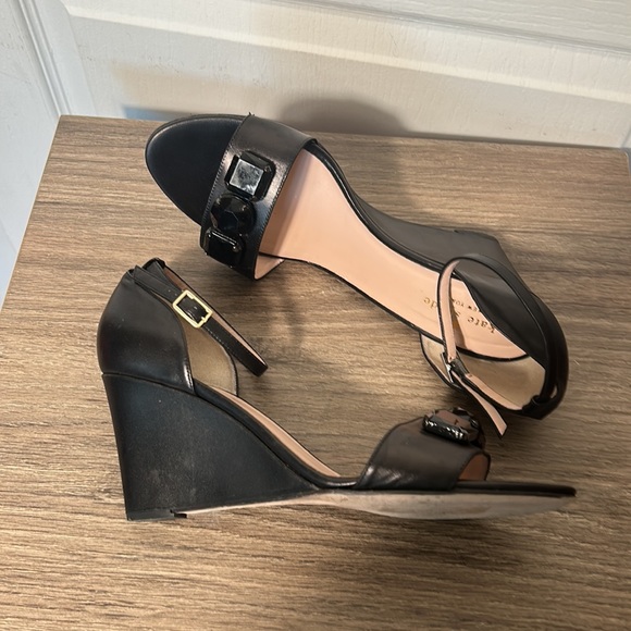 KATE SPADE NEW YORK BLACK STUDDED OPEN TOE WEDGES IN SIZE 9.5 B - Picture 8 of 8
